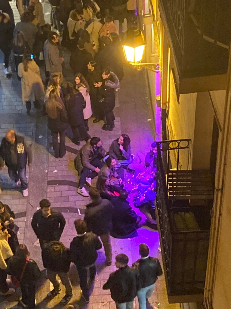 Calle Laurel ya no es una calle familiar de chiquiteo. Sino una zona más de Ocio Nocturno y cubatas